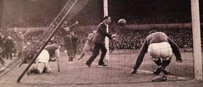 Clermont - Rok 1962, zdjęcie z meczu Ipswich z Aston Villą, zakończonego wynikiem 2:0...