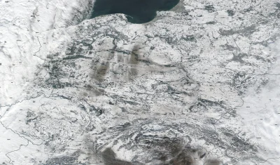 smaller89 - Piękny widok zaśnieżonej Polski okiem satelitów.
#polska #mapy #zima #fo...
