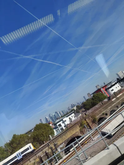 Andilanser - Niebo nad Londynem, te smugi to wkoncu trujące czy nie?
#londyn #uk