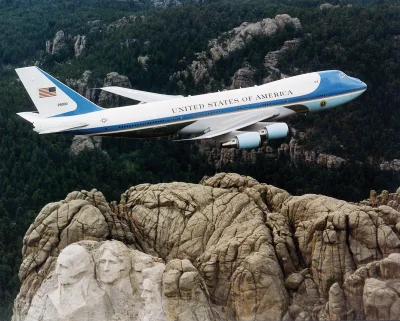 TunczykznadWisly - Samolot prezydencki USA Air Force One przelatujący nad Góra Rushmo...