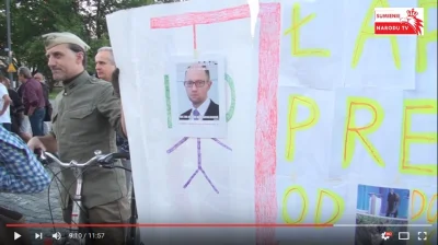 manekin - "Łapy precz od Donbasu i Kresów". Taki transparent trzy dni temu na Placu D...