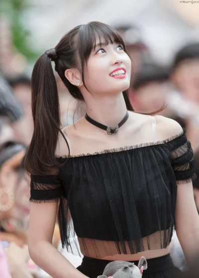 XKHYCCB2dX - #momo #twice 
#koreanka #japonka