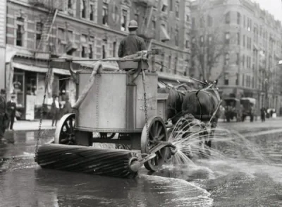 S.....n - Czyszczenie ulic Nowego Jorku - 1900 rok

#fotografia #historia #ciekawos...