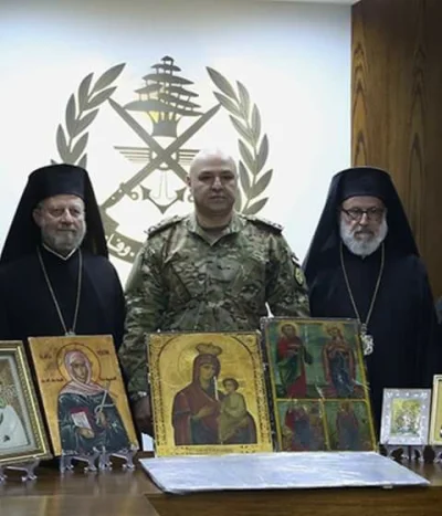 60groszyzawpis - Libańska Armia zwróciła Syrii ikony znalezione w górach Arsal, które...
