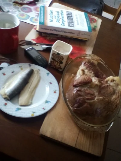 anonymous_derp - Dzisiejsze śniadanie: Pieczona szynka wieprzowa, marynowane filety ś...
