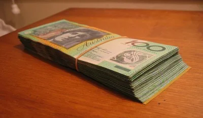niedlapsa - @LuckyLuq: Tu masz 100 banknotow. Serio nie zmiescisz w jednej kieszeni d...