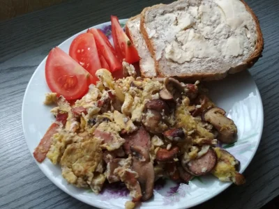 druoz - #gotujzwykopem #gotujzmikroblogiem #jajecznica #foodporn 

Jedyna prawilna ...