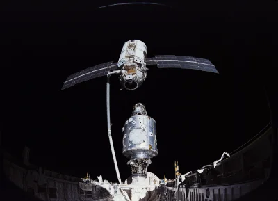d.....4 - Pierwsze dwa moduły ISS, Zarya i Unity, montowane na ziemskiej orbicie z wa...