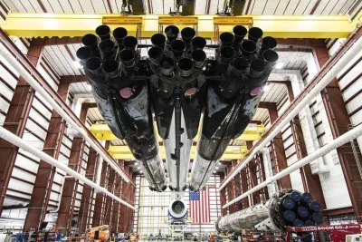 ahura_mazda - Falcon Heavy Block 5 przygotowywany w hangarze do trzeciego startu! To ...