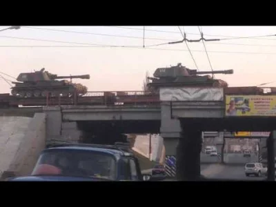 donmuchito1992 - Wideo z Chersonia. Ukraińcy wiozą artylerię w stronę Krymu. #don #uk...