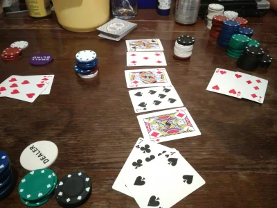 iverek - Na co jest większa szansa na pokera czy to co na foto xD #poker