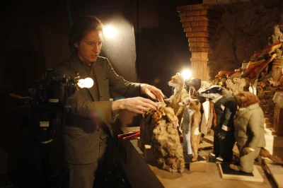 o.....c - Taki duży chłop, a bawi się lalkami.

Wes Anderson przy produkcji "Fantas...