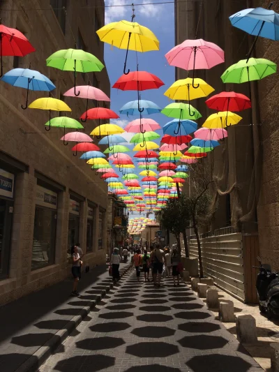 ColdMary6100 - Kiedyś wrzucała parasolkową ulicę w Portugalii:) tu parasolkowa uliczk...