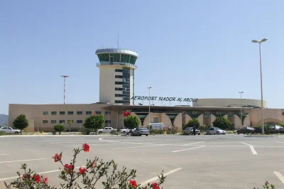 m.....s - Ciekawostka na dziś:
Szyld na lotnisku w Nadorze (Maroko) jest na pisany c...