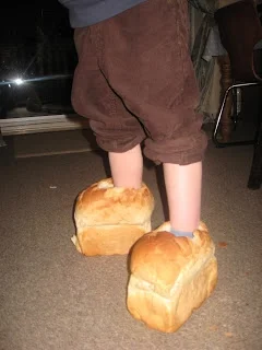 Fyuio - gdyby pomyslec na trzezwo o butach z chleba mozna wywnioskować ze mogłyby byc...