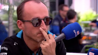 olek12216 - Kubica pozdrawiający Russella oddalającego się w lusterku