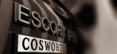 kowzan - Kiedyś tam odlepiłem sobie napis Escort RS od klapy, bo mnie drażnił. Wolałe...