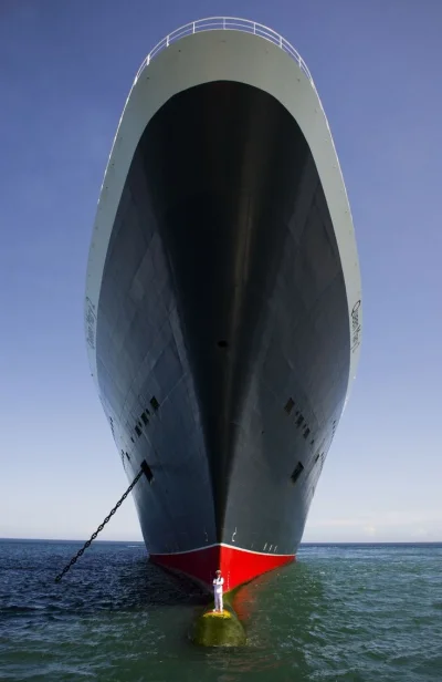 Pierdyliard - Queen Mary 2 i jej kapitan.
#ciekawostki #zdjecia #fotografia