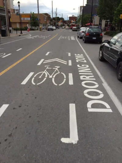 sargento - #rower #kanada 
Tam też uczą rowerzystów, że nie jeździ się 20 cm od kraw...