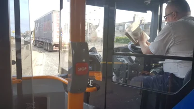 709009 - Wracam sobie autobusikiem z pracy do domu i nagle, na jednym przystanku, kie...