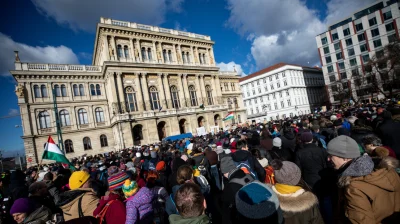 eoneon - Węgierski parlament pozbawił Węgierską Akademię Nauk sieci instytutów badawc...