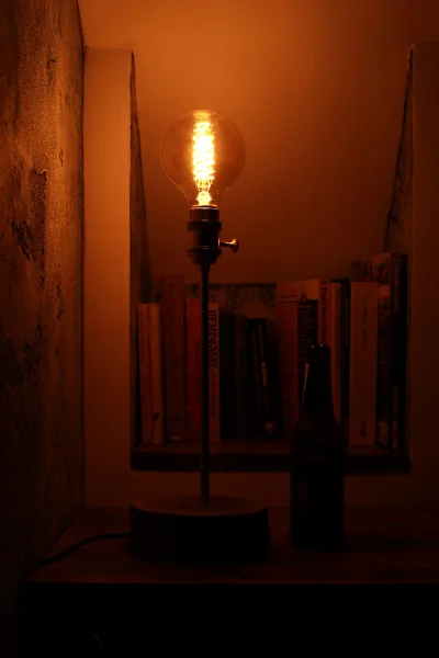 garmil - #biedronka wyprzedawała retro żarówki, więc musiałem dorobić do niej lampkę ...