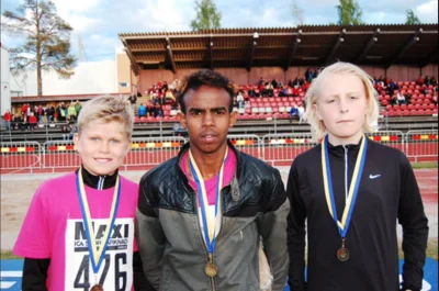 Piekarz123 - > Musab Idris, Andersbergsskolan vann 600 meter före Linus Blom (t.h) oc...