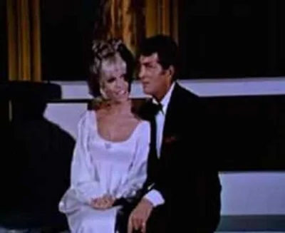 U.....A - Brakuje trochę takich piosenkarzy ;[

#muzyka #deanmartin #nancysinatra #...