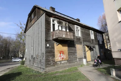 xniorvox - Ludzie:
To stara rudera, bez wartości zabytkowej ani historycznej. Zasłan...