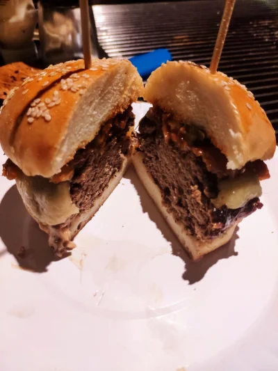 kotbehemoth - Takie burgery dziś znajomym zaserwowałem. Sporo zgapione z #foodemperor...