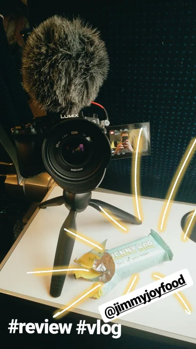k.....5 - W pociągu można nawet nagrać recenzje batona 

#filmowanie #kajtekfilmowiec...