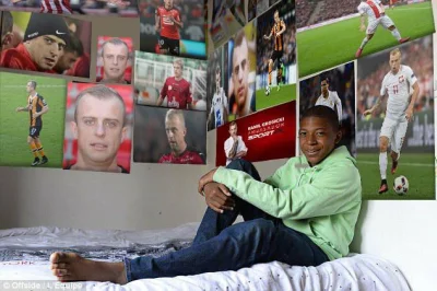 splndid - Kylian Mbappe jako dziecko w swoim pokoju pełnym plakatów swojego idola.

...