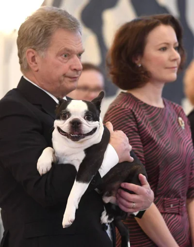 johanlaidoner - Prezydent Finlandii Sauli Niinistö z żoną i swoim psem, wszędzie go b...