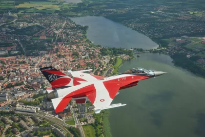 Zapaczony - F-16 w barwach duńskiej flagi z okazji jej 800. urodzin.

#aircraftbone...