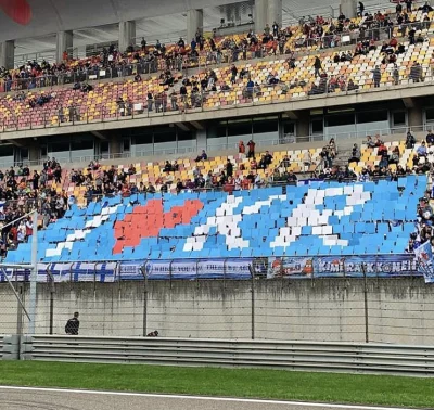 aha_pozdro - Nikt jeszcze nie wrzucał. Polscy kibice się spisali 
#f1