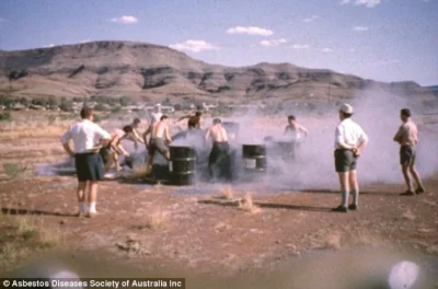Novigrad - Wittenoom, Australia, 1962. Konkurs napełniania beczek na czas… azbestem. ...