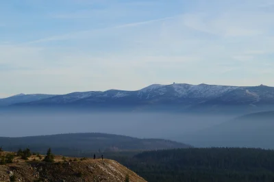 kochman86 - Mirki, na dobranoc nasze #krakonosze widziane z Izerów.

#earthporn #doln...