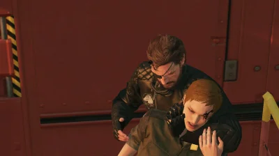 Izaro - Venom snake to przegryw, nawet jak łapie żołnierza kobietę aby ją obezwłądnić...