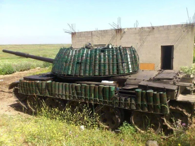 pazn - Czołg T-62 w służbie armii syryjskiej, dopancerzony za pomocą łusek.
#militar...