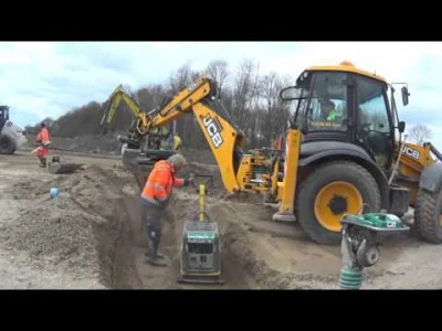 qoompel - Jak miło się ogląda fachowca przy robocie (｡◕‿‿◕｡)

#maszyny #jcb #operat...