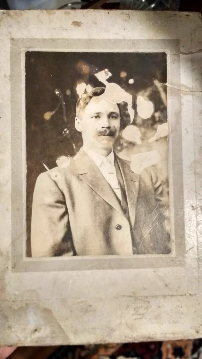 Paputka - Zdjęcie pradziadka na emigracji w USA, około 1900.
Na mój chrzest w 1990 d...