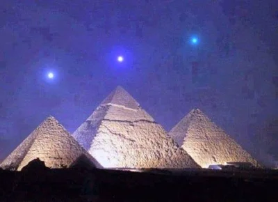 kono123 - Merkury, Wenus i Saturn nad piramidami 3 grudnia 2012 roku raz na 2737 lat
...