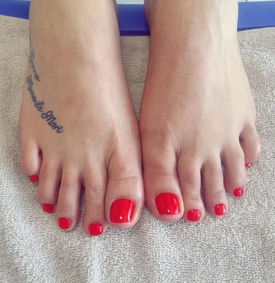 vanitydomain - Oryginalny tatuaz na stopie. 
#heheszki #patologiazewsi #rozowepaski ...