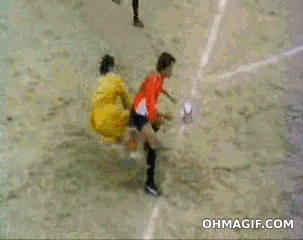 sinusik - #shaolinsoccer #gif #humor #pilkanozna

 I Tsubasa się chowa:)