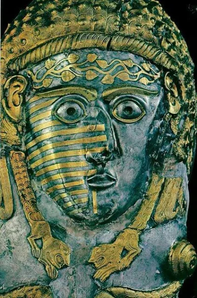 myrmekochoria - Detal z trackiego nagolennika, IV wiek przed naszą erą. 

#smoczaut...