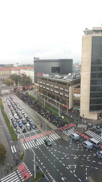Tarec - #czarnyprotest #wroclaw
Marsz minął arkady. Wrzucam dla zainteresowanych licz...