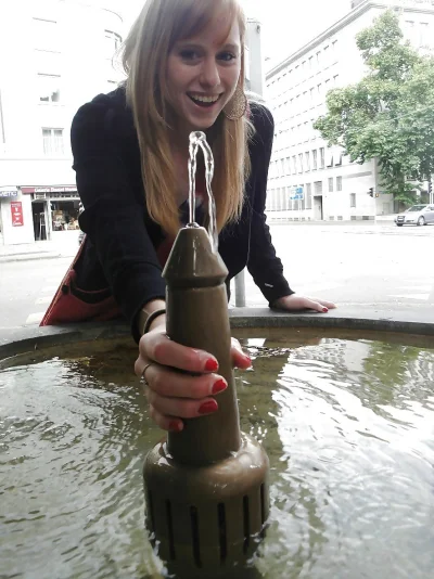 P.....k - To tylko fontanna, przewijaj dalej.



#heheszki #sfwporn #sfw #handjob