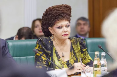adam2a - Valentina Petrenko, Pani Senator prosto z Rosji:

(to nie jest czapka)

...
