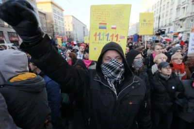 cooldeluxe - @BrewNet: Jeżeli wklejasz już fotki z demonstracji Narodowców to wklejaj...