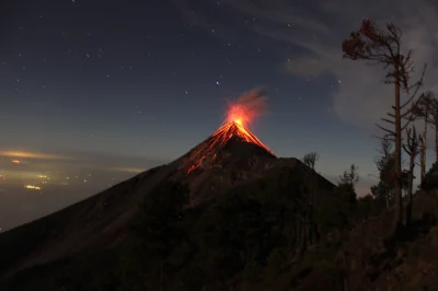 Melloniusz - Piękna sprawa obserwować coś takiego, tu moje fotki z wulkanu Fuego z Gw...